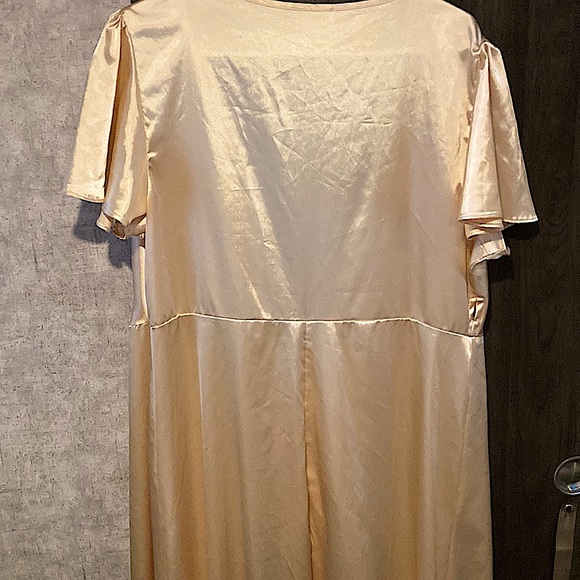 Francesca’s Collections worn once. Size L-XL. Light Gold. Retro inspired dress. - Picture 3 of 10